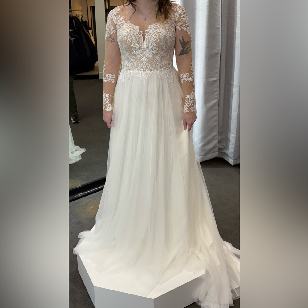 Long Sleeve A-Line Lace Wedding Dress